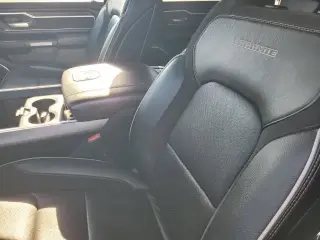 Ram 1500 2023 4x4 Laramie 4p Camión Cabina Doble 5.6 ft. SB Pickup