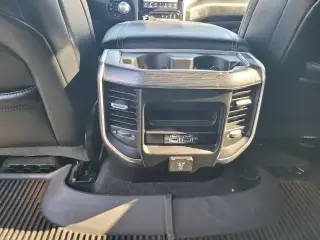 Ram 1500 2023 4x4 Laramie 4p Camión Cabina Doble 5.6 ft. SB Pickup