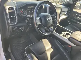 Ram 1500 2023 4x4 Laramie 4p Camión Cabina Doble 5.6 ft. SB Pickup