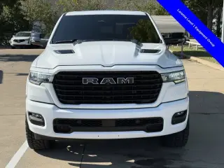 Ram 1500 2025 4x4 Laramie 4p Puerta Camioneta Cabina Doble Extra Corta 5.6 ft. CB