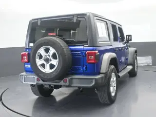 Jeep Wrangler Unlimited 2018 4x4 Sport 4p SUV (lanzamiento a mitad de año)