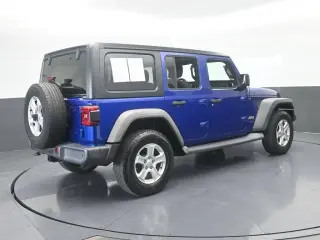 Jeep Wrangler Unlimited 2018 4x4 Sport 4p SUV (lanzamiento a mitad de año)