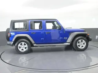 Jeep Wrangler Unlimited 2018 4x4 Sport 4p SUV (lanzamiento a mitad de año)