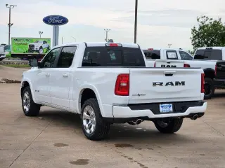 Ram 1500 2025 4x2 Big Horn 4p Puerta de Tripulacion Crew Cab 5.6 ft. SB Pickup