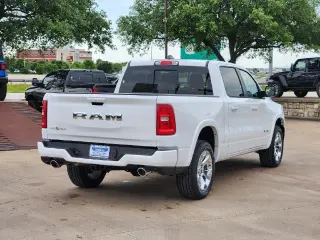 Ram 1500 2025 4x2 Big Horn 4p Puerta de Tripulacion Crew Cab 5.6 ft. SB Pickup
