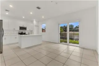 Propiedad de alquiler con 3 dormitorios y 2.5 baños en Pembroke Pines