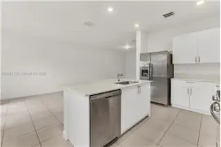 Propiedad de alquiler con 3 dormitorios y 2.5 baños en Pembroke Pines