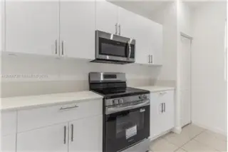 Propiedad de alquiler con 3 dormitorios y 2.5 baños en Pembroke Pines