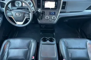 Toyota Sienna 2017 SE 8 pasajeros 4 puertas Mini-Van