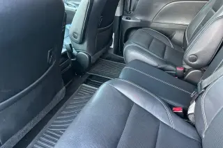 Toyota Sienna 2017 SE 8 pasajeros 4 puertas Mini-Van