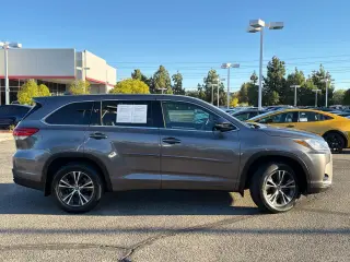 Toyota Highlander 2018 AWD LE SUV de 4 puertas