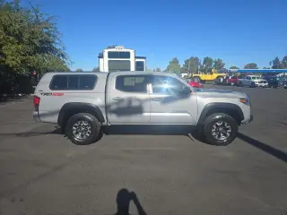 Toyota Tacoma 2018 4x4 TRD Off-Road 4dr Double Cab 5.0 ft SB 6A