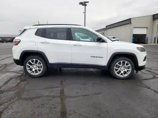 Jeep Compass 2023 4x4 Latitude Lux SUV de 4 puertas