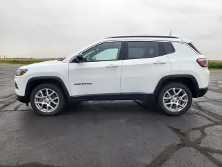 Jeep Compass 2023 4x4 Latitude Lux SUV de 4 puertas