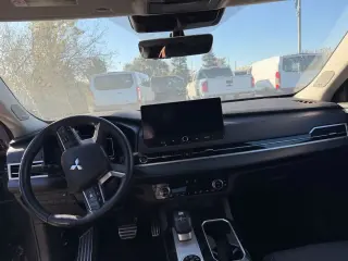 Mitsubishi Outlander 2025 SUV de 4 puertas SEL con tracción en las cuatro ruedas (AWD)