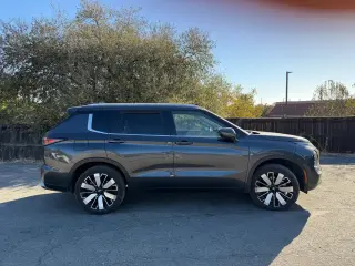 Mitsubishi Outlander 2025 SUV de 4 puertas SEL con tracción en las cuatro ruedas (AWD)