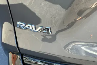 Toyota RAV4 Híbrido 2024 AWD SE SUV de 4 puertas