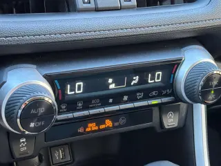 Toyota RAV4 2024 XLE Premium SUV de 4 puertas