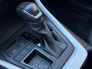 Toyota RAV4 2024 XLE Premium SUV de 4 puertas