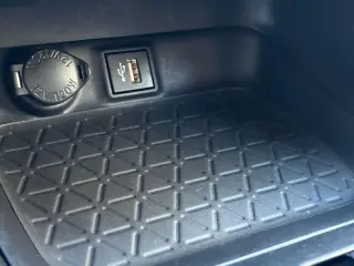 Toyota RAV4 2024 XLE Premium SUV de 4 puertas