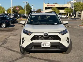 Toyota RAV4 2024 XLE Premium SUV de 4 puertas