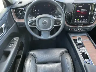 Volvo XC60 2023 AWD B5 Ultimate Bright Theme 4dr SUV