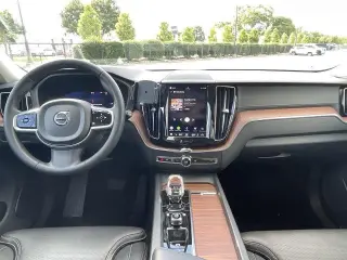 Volvo XC60 2023 AWD B5 Ultimate Bright Theme 4dr SUV