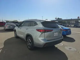 Toyota Highlander 2023 AWD XLE 4dr SUV