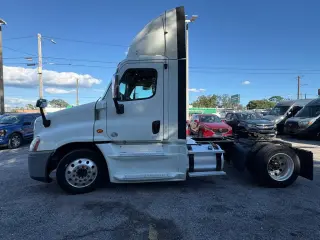 2015 Freightliner CASCADIA