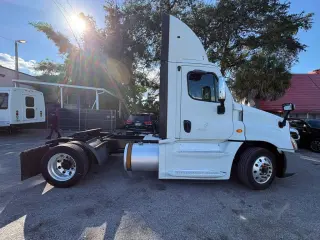 2015 Freightliner CASCADIA