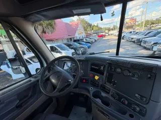 2015 Freightliner CASCADIA