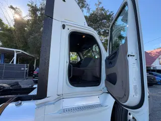 2015 Freightliner CASCADIA