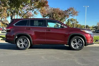 Toyota Highlander 2017 LE 4 SUV (2.7L I4)