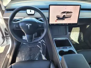 Tesla Model Y 2024 AWD Long Range 4dr Crossover