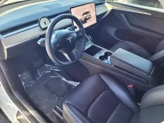 Tesla Model Y 2024 AWD Long Range 4dr Crossover