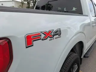 Ford F-150 2023 4x4 Lariat 4dr SuperCrew 5.5 ft. SB