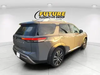 Nissan Pathfinder 2024 Platino 4 SUV