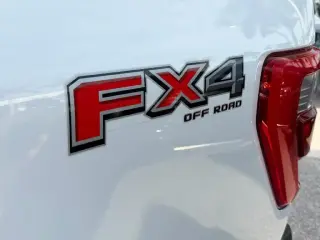 Ford F-150 2023 4x4 XL 4dr SuperCrew 5.5 ft. SB
