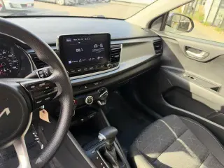 Sedán Kia Rio 2022 S 4 puertas
