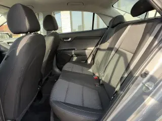 Sedán Kia Rio 2022 S 4 puertas