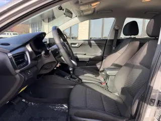 Sedán Kia Rio 2022 S 4 puertas