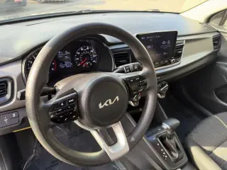 Sedán Kia Rio 2022 S 4 puertas