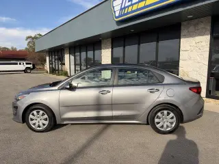 Sedán Kia Rio 2022 S 4 puertas