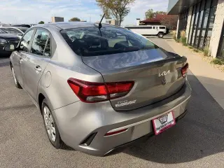 Sedán Kia Rio 2022 S 4 puertas