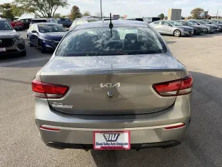 Sedán Kia Rio 2022 S 4 puertas