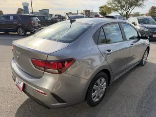 Sedán Kia Rio 2022 S 4 puertas