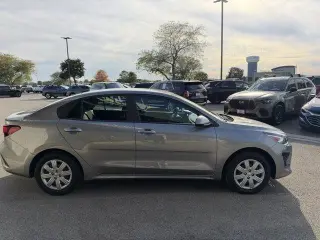 Sedán Kia Rio 2022 S 4 puertas