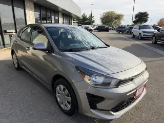 Sedán Kia Rio 2022 S 4 puertas