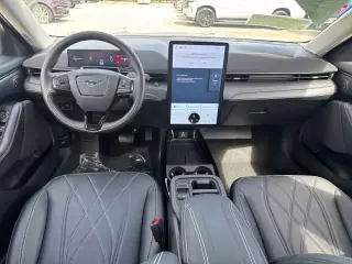 Ford Mustang Mach-E 2025 Select 4dr SUV
