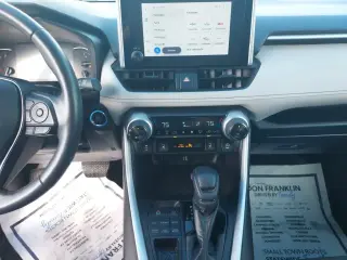 Toyota RAV4 2024 AWD XLE 4dr SUV